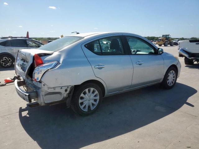 Sedans NISSAN VERSA 2012 Srebrny