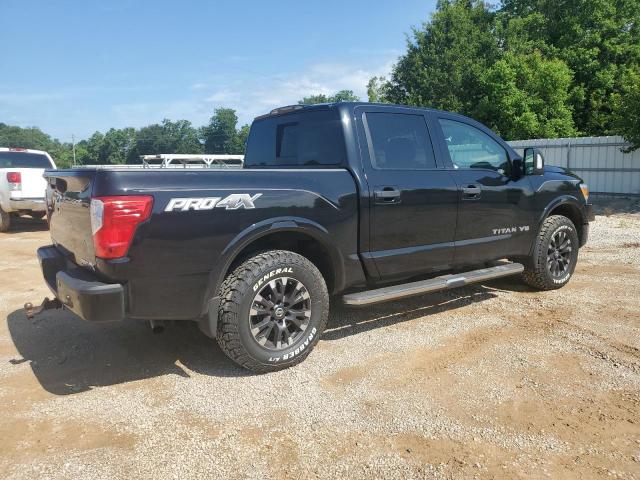  NISSAN TITAN 2018 Czarny