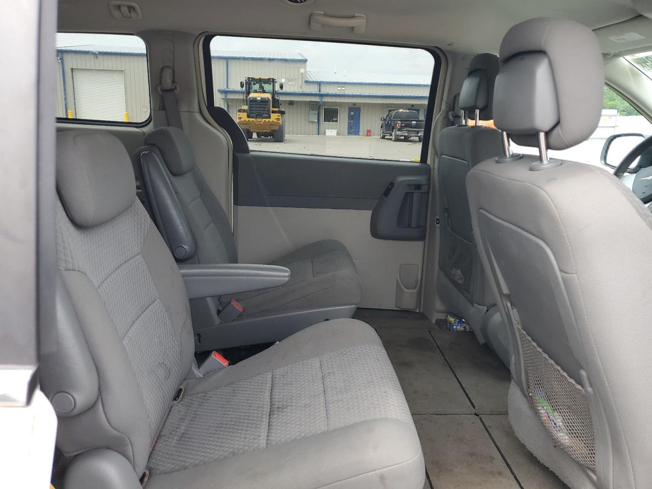 2010 Chrysler Town & Country Lx VIN: 2A4RR2D13AR381405 Lot: 64817935