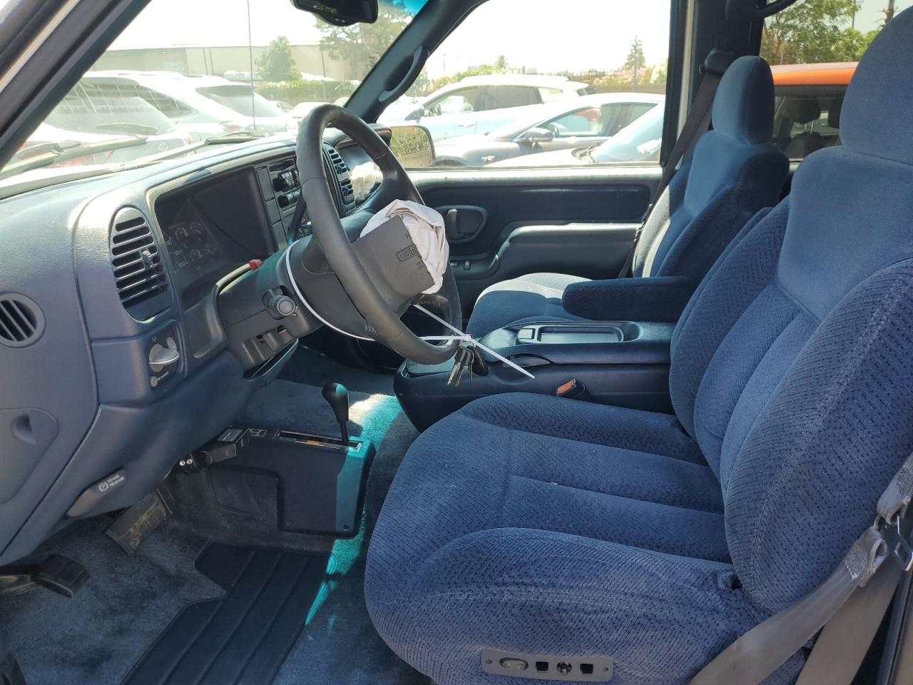 1999 Chevrolet Suburban K2500 VIN: 1GNGK26JXXJ384868 Lot: 63163395