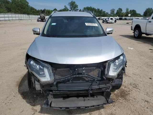  NISSAN ROGUE 2018 Srebrny