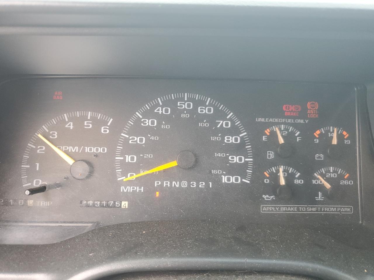 1997 GMC Yukon VIN: 3GKEK18R8VG517983 Lot: 64001275