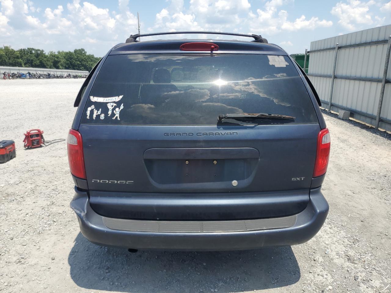 2007 Dodge Grand Caravan Sxt VIN: 2D4GP44LX7R175395 Lot: 63397335
