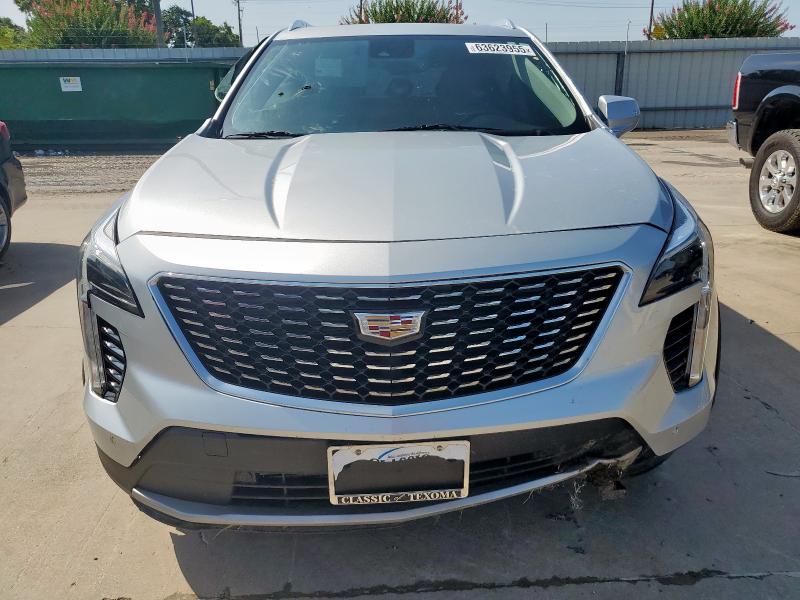  CADILLAC XT4 2021 Серебристый