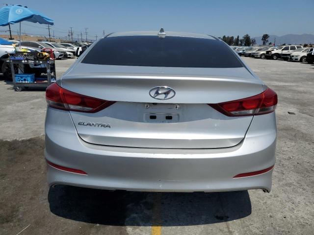 Sedans HYUNDAI ELANTRA 2017 Srebrny