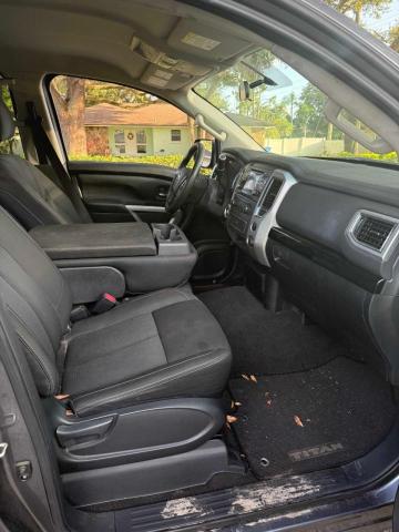 NISSAN TITAN 2017 Szary