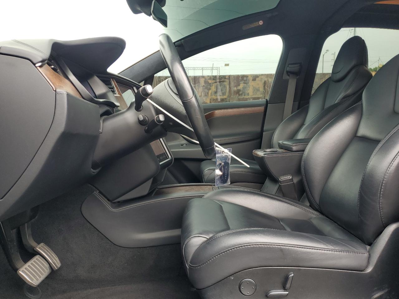 2018 Tesla Model X VIN: 5YJXCAE25JF141137 Lot: 62964925
