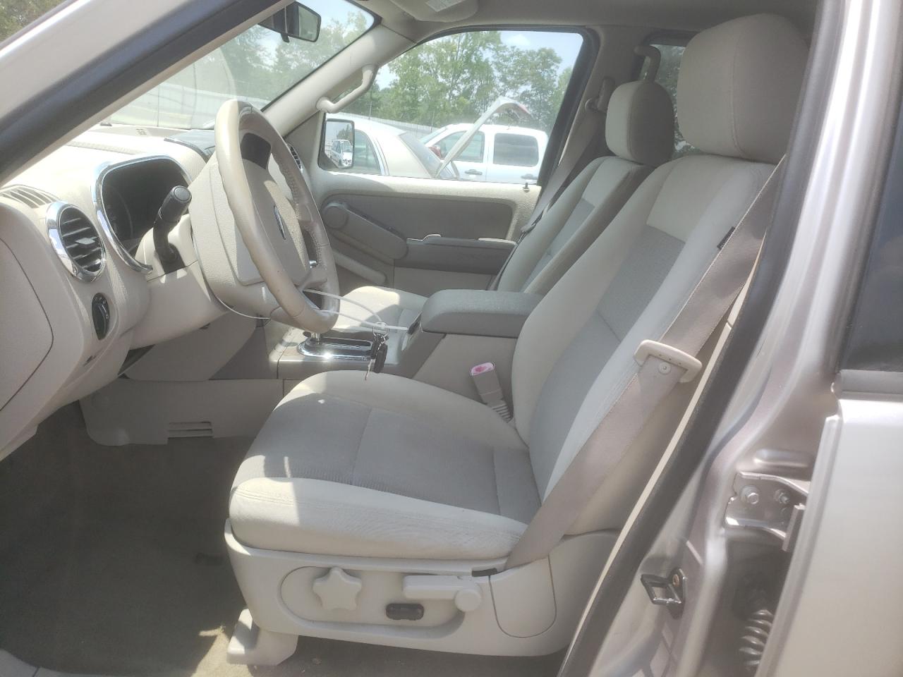 2007 Ford Explorer Xlt VIN: 1FMEU73E27UB83040 Lot: 61682415