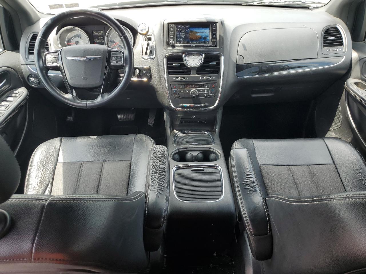 2015 Chrysler Town & Country S VIN: 2C4RC1HG0FR619427 Lot: 65368445