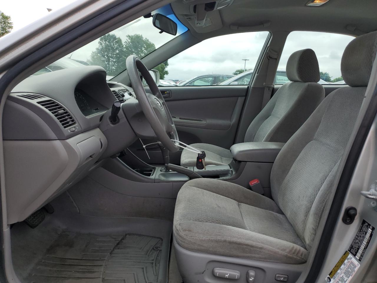 2004 Toyota Camry Le VIN: 4T1BE32K34U935906 Lot: 63940495