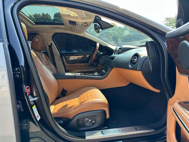 Sedans JAGUAR XJ 2016 Szary