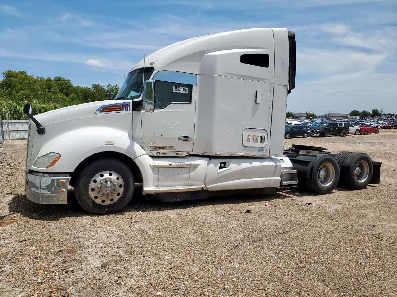 2017 Kenworth T680 Semi Truck null null null 1XKYDP9X8HJ146818 photo #3