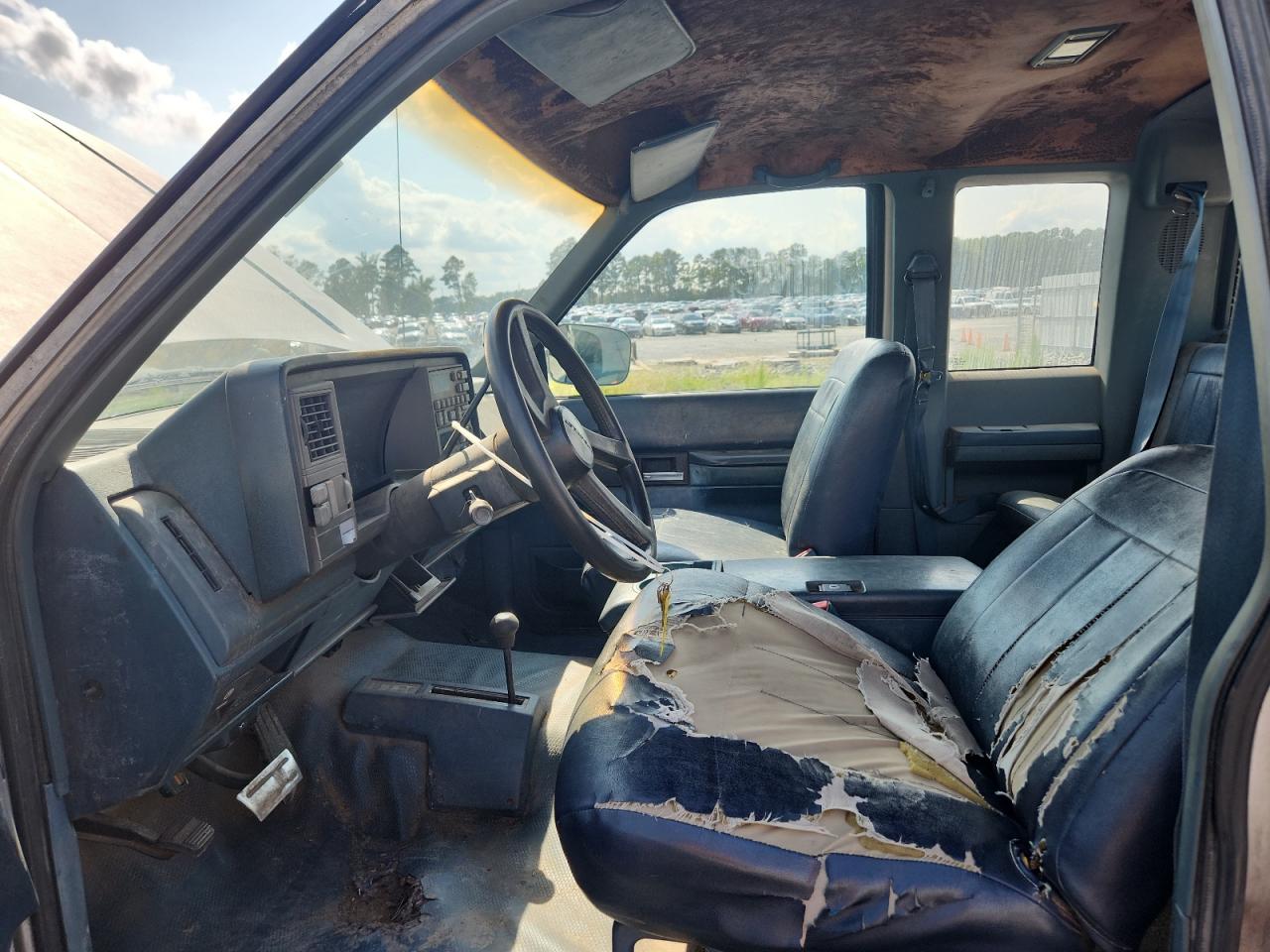 1990 Chevrolet Gmt-400 K2500 VIN: 2GCFK29K8L1148748 Lot: 64077805