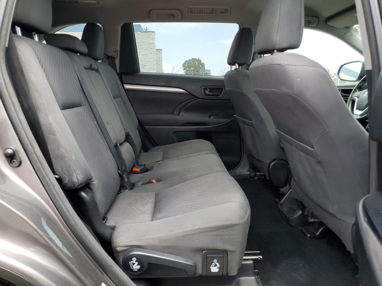 2017 Toyota Highlander Le VIN: 5TDZZRFH9HS228649 Lot: 64817125