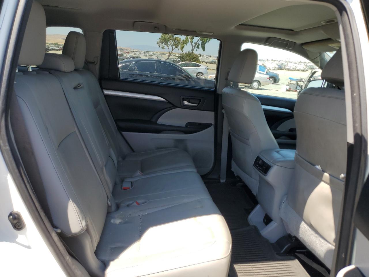 2015 Toyota Highlander Xle VIN: 5TDJKRFH5FS215881 Lot: 64847315