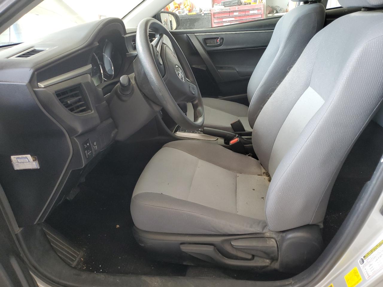 2015 Toyota Corolla L VIN: 5YFBURHE8FP226822 Lot: 65218155
