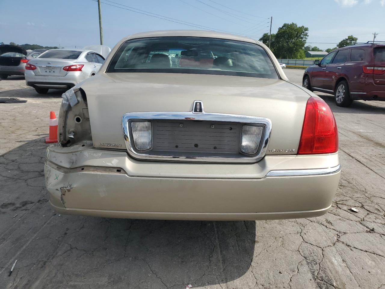 2009 Lincoln Town Car Signature Limited VIN: 2LNHM82V49X635599 Lot: 65336835