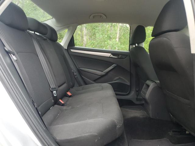 2015 VOLKSWAGEN PASSAT S  