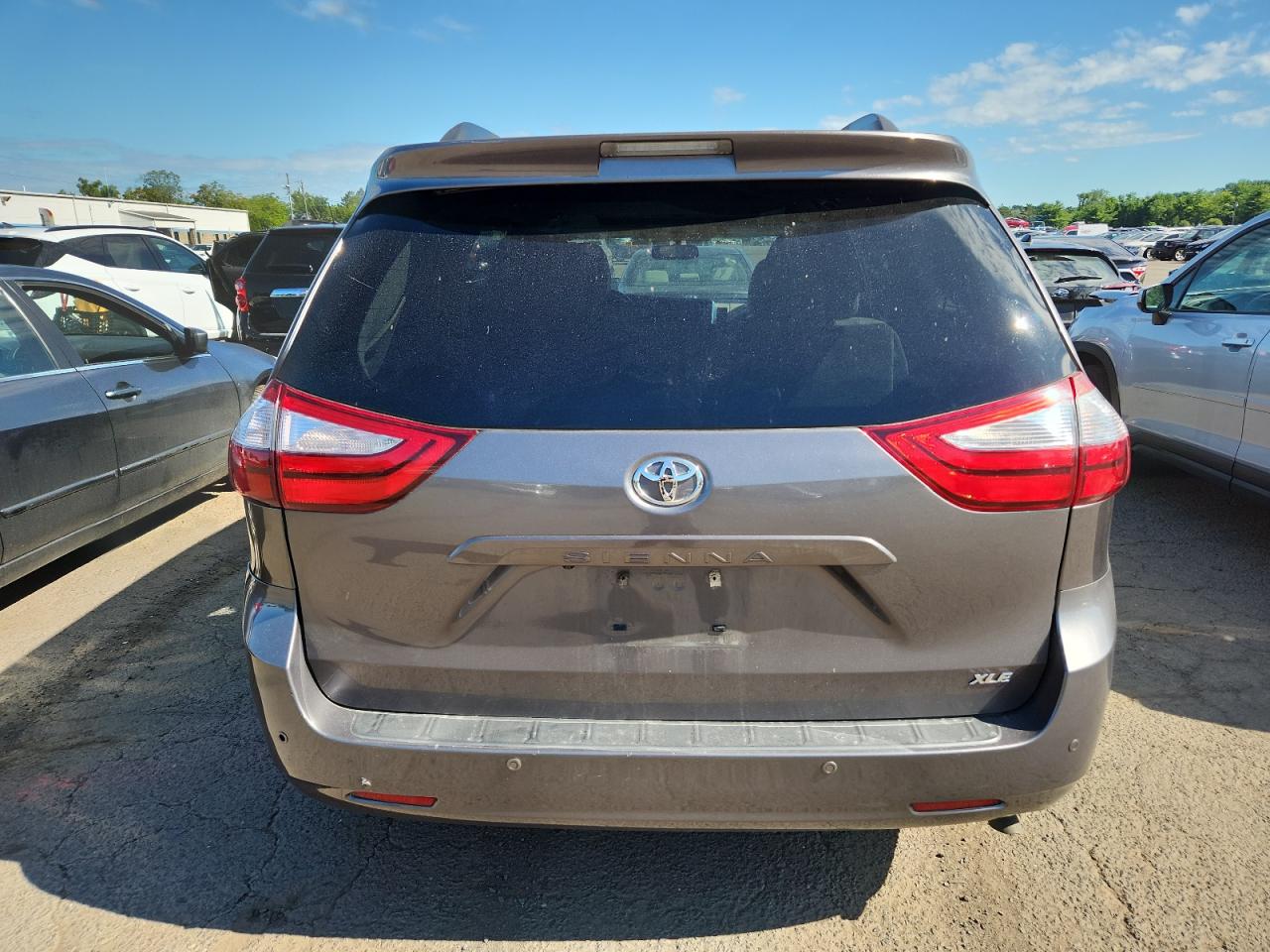 2015 Toyota Sienna Xle VIN: 5TDYK3DC7FS653725 Lot: 65627155