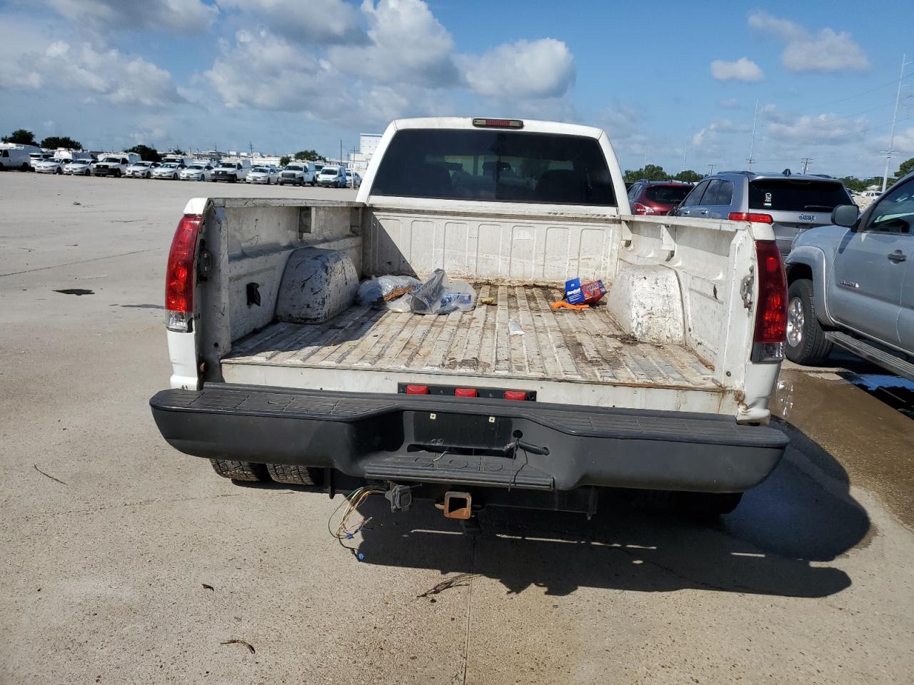 2000 Chevrolet Gmt-400 C3500 VIN: 1GCHC33J6YF481641 Lot: 63652095