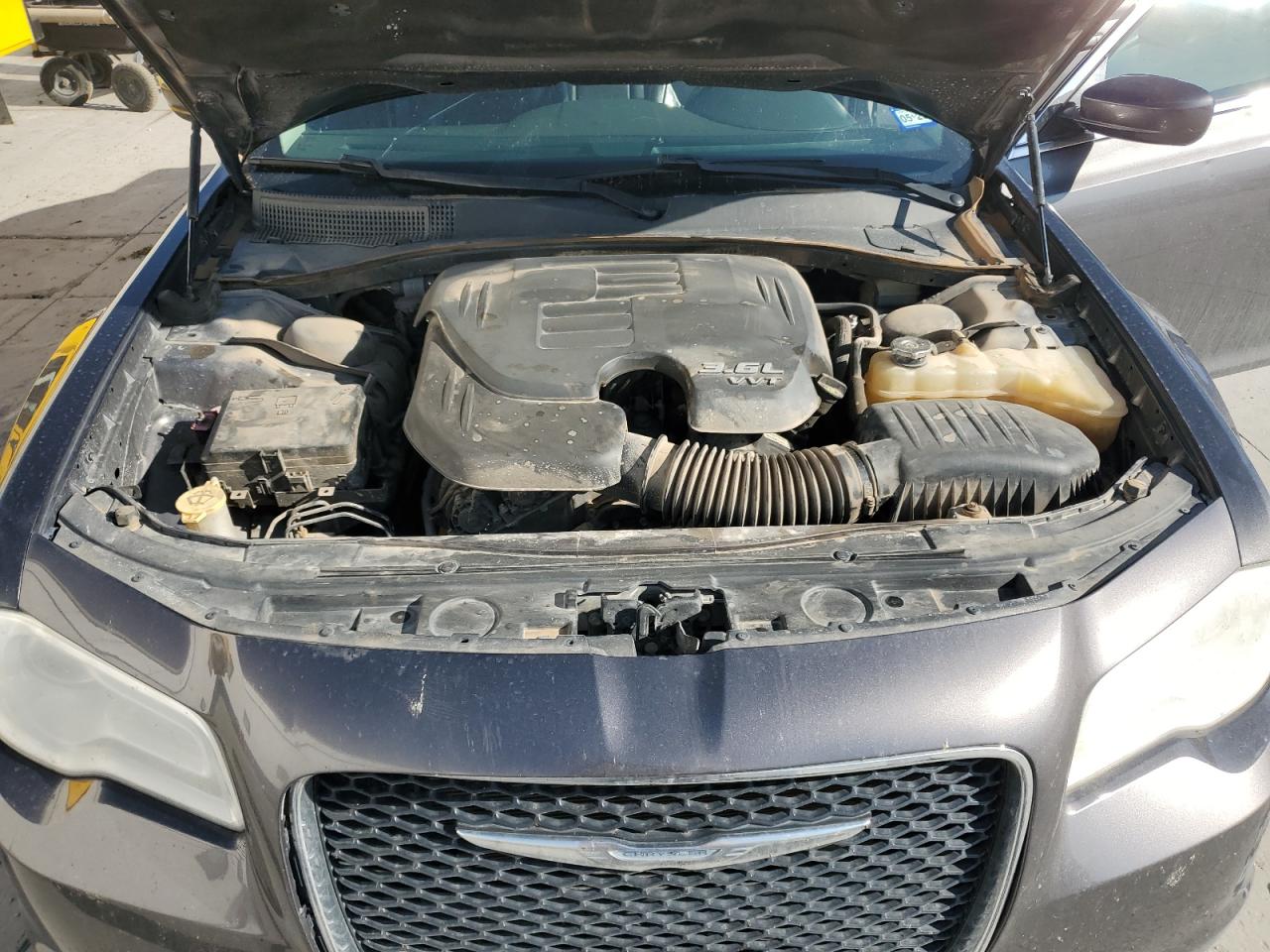 2015 Chrysler 300 Limited VIN: 2C3CCAAG2FH749591 Lot: 63632155