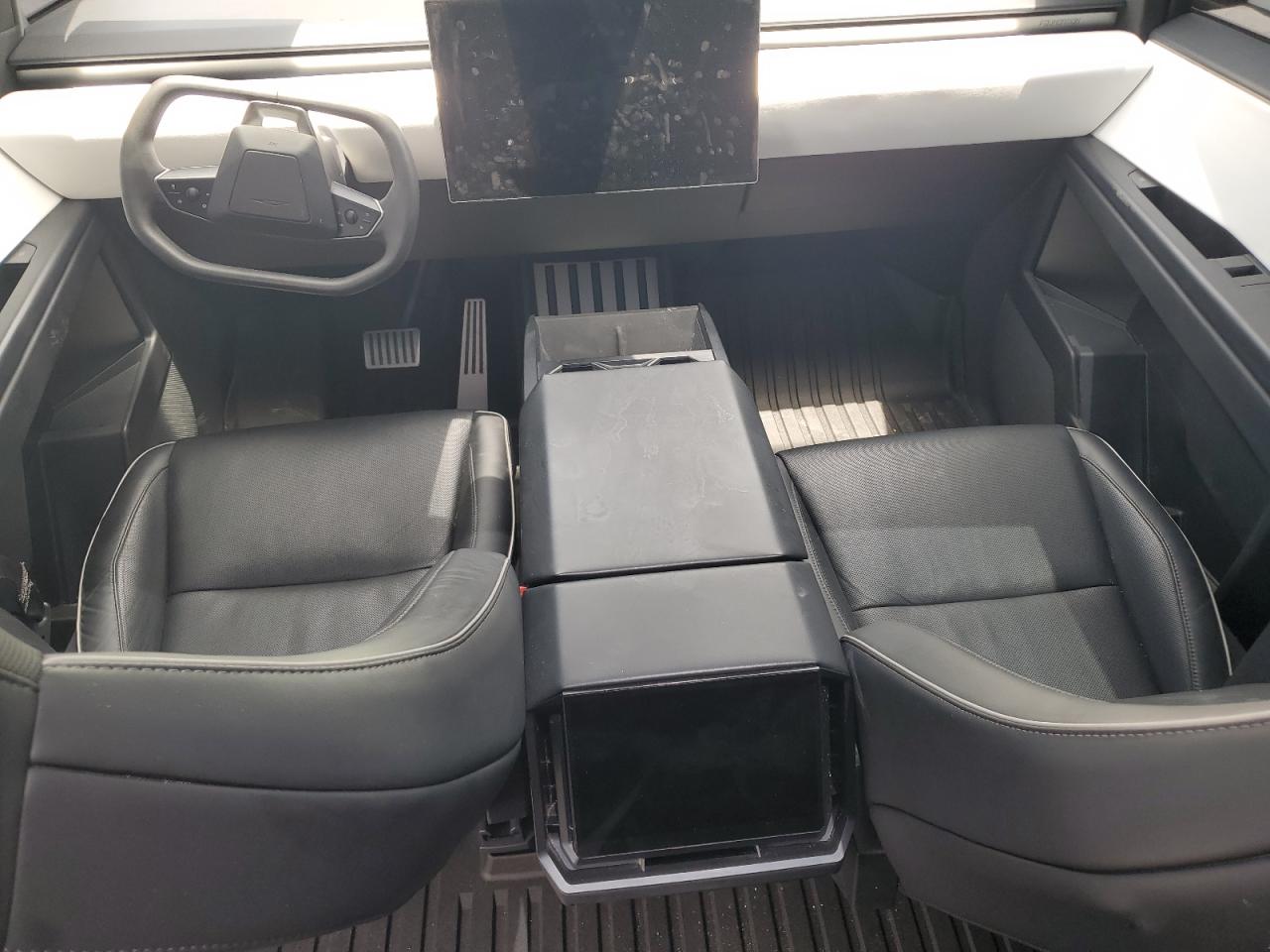 2024 Tesla Cybertruck VIN: 7G2CEHED6RA015992 Lot: 64204905