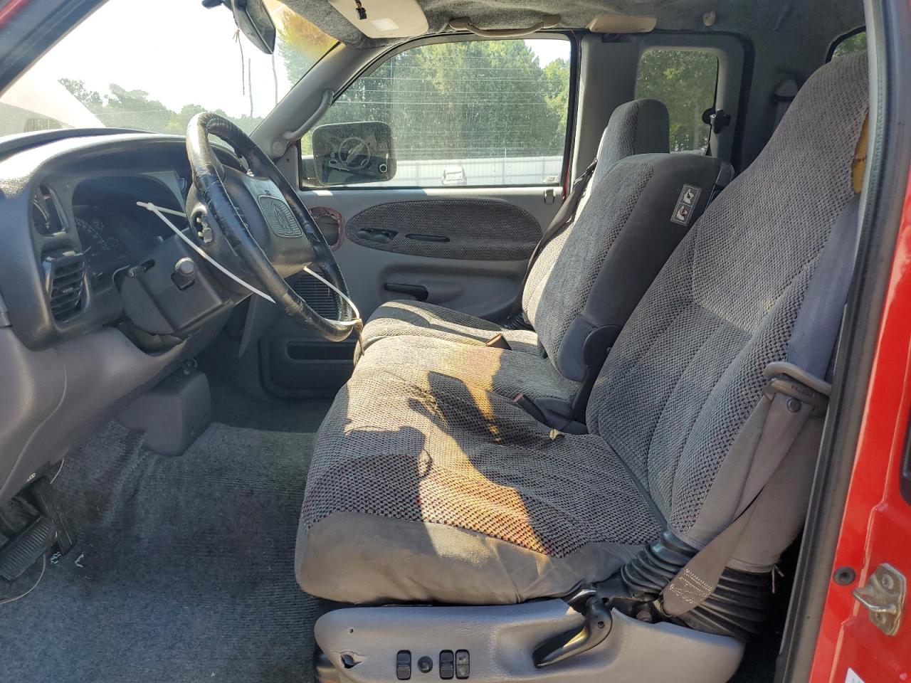 1999 Dodge Ram 1500 VIN: 1B7HC13Y2XJ519735 Lot: 63241695