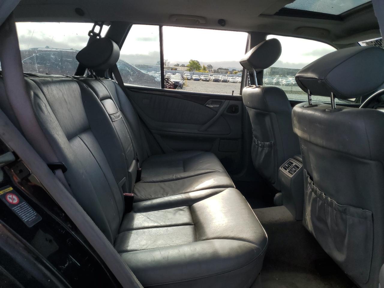 2000 Mercedes-Benz E 320 4Matic VIN: WDBJH82F3YX027661 Lot: 64070895