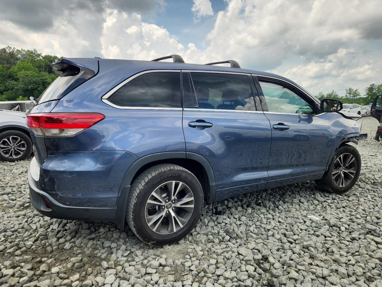 2017 Toyota Highlander Le VIN: 5TDBZRFH1HS366896 Lot: 65053595