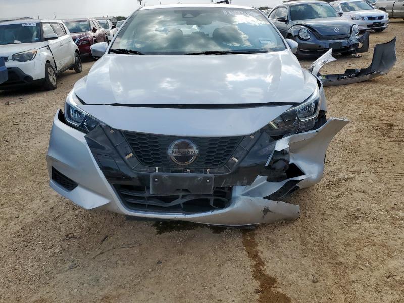  NISSAN VERSA 2020 Srebrny
