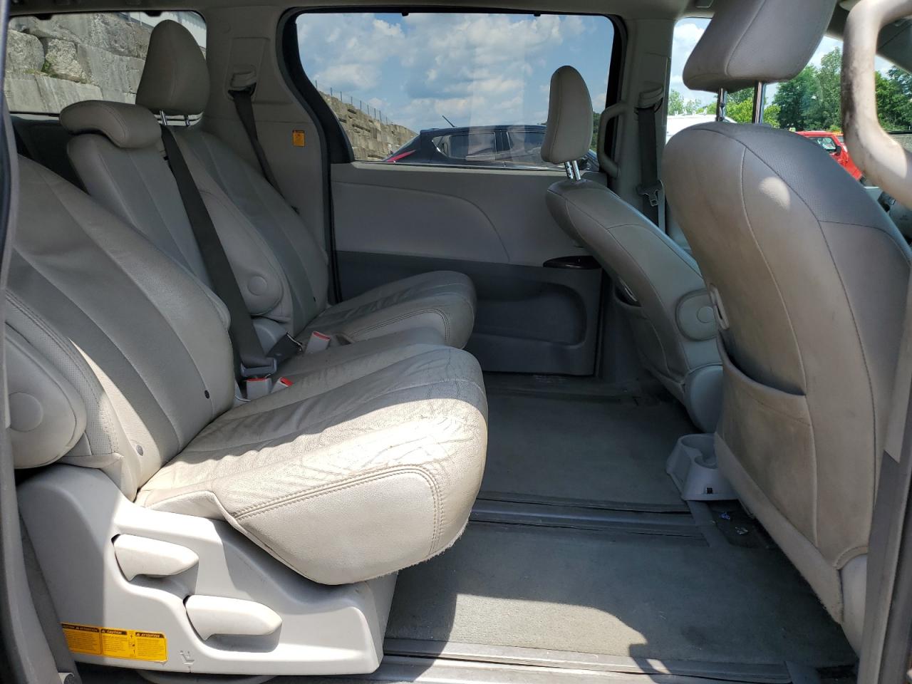 2013 Toyota Sienna Xle VIN: 5TDYK3DC5DS354151 Lot: 63645845