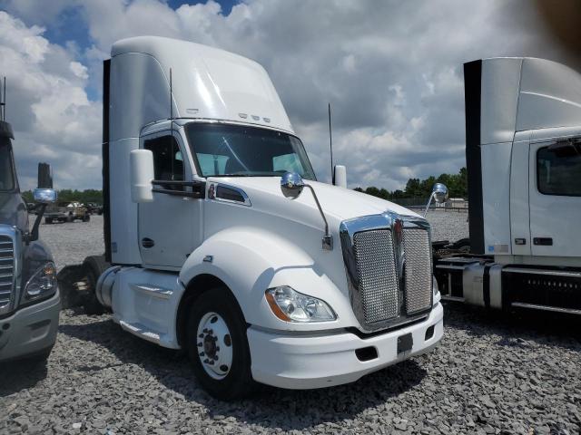 2015 Kenworth T680 Semi Truck