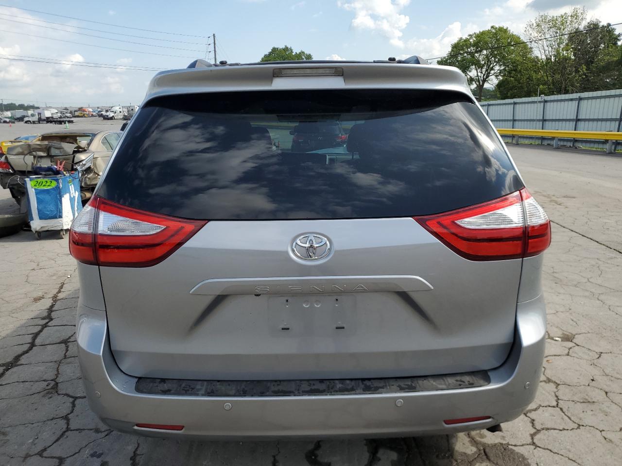 2015 Toyota Sienna Xle VIN: 5TDYK3DC6FS660309 Lot: 64625405