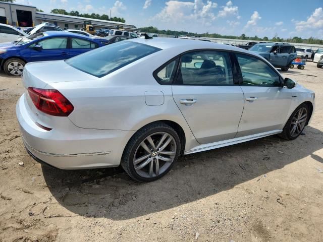  VOLKSWAGEN PASSAT 2018 Серебристый