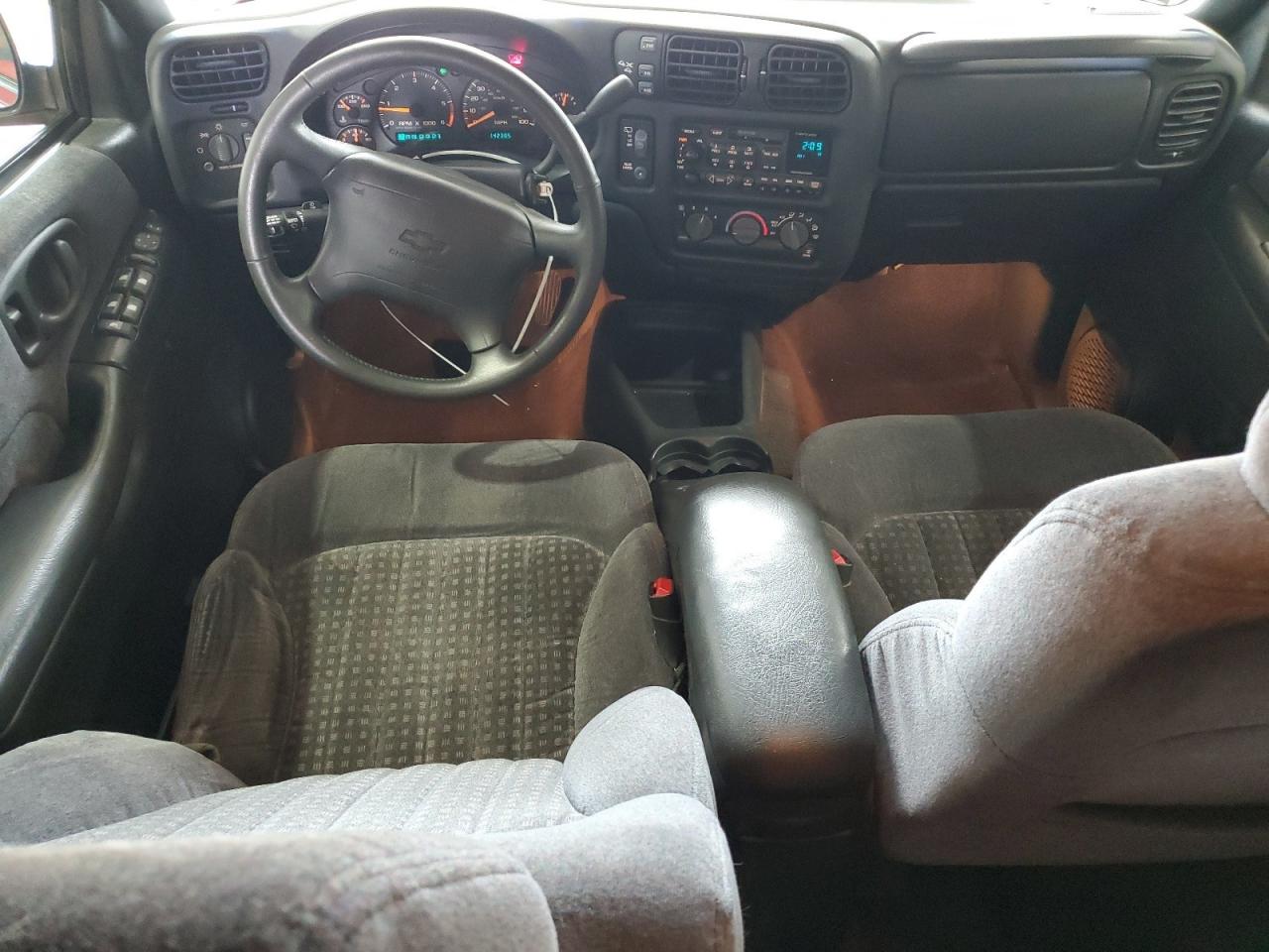 1998 Chevrolet Blazer VIN: 1GNDT13W7W2125774 Lot: 63286745