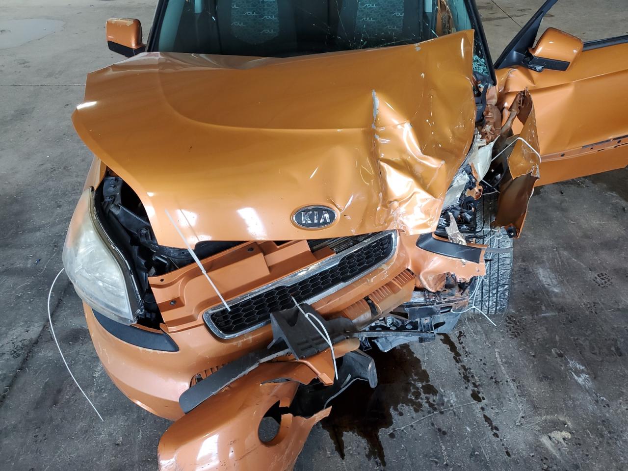 2011 Kia Soul + VIN: KNDJT2A20B7239937 Lot: 63516145