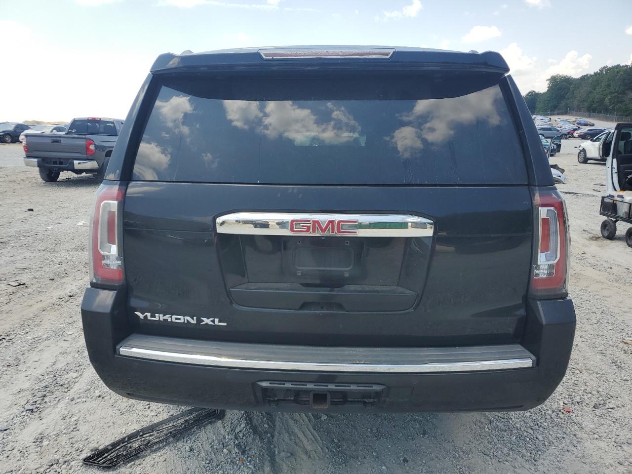 2016 GMC Yukon Xl Denali VIN: 1GKS2HKJ8GR397698 Lot: 63180455