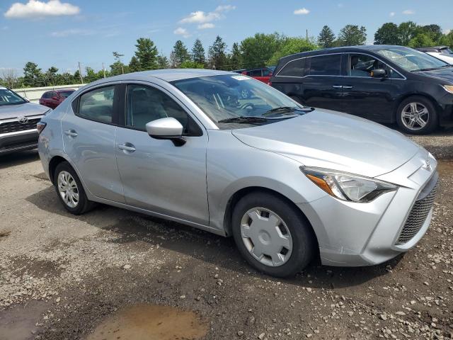  TOYOTA YARIS 2019 Srebrny