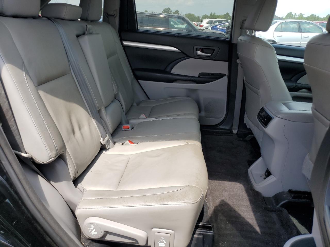 2015 Toyota Highlander Xle VIN: 5TDJKRFH4FS117165 Lot: 65437715
