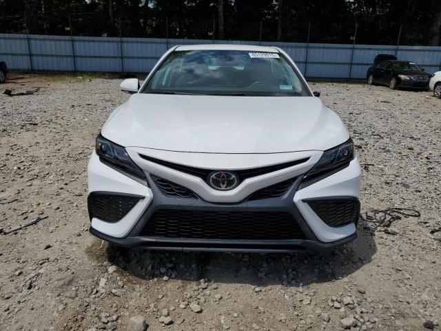  TOYOTA CAMRY 2022 Белы