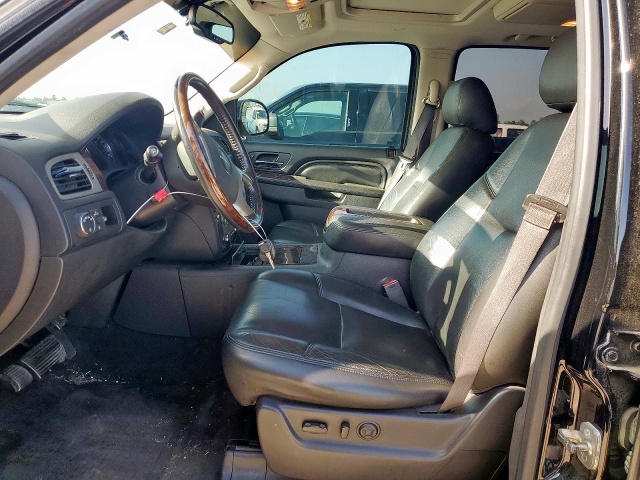 2013 GMC Yukon Xl Denali VIN: 1GKS1MEF2DR359821 Lot: 64888605