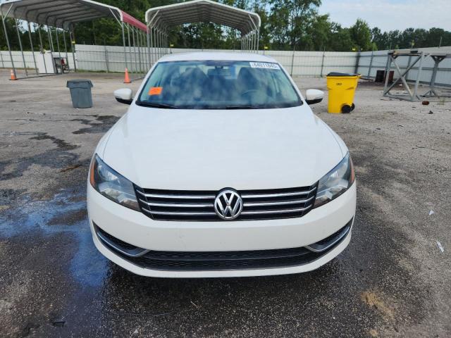  VOLKSWAGEN PASSAT 2013 Белы