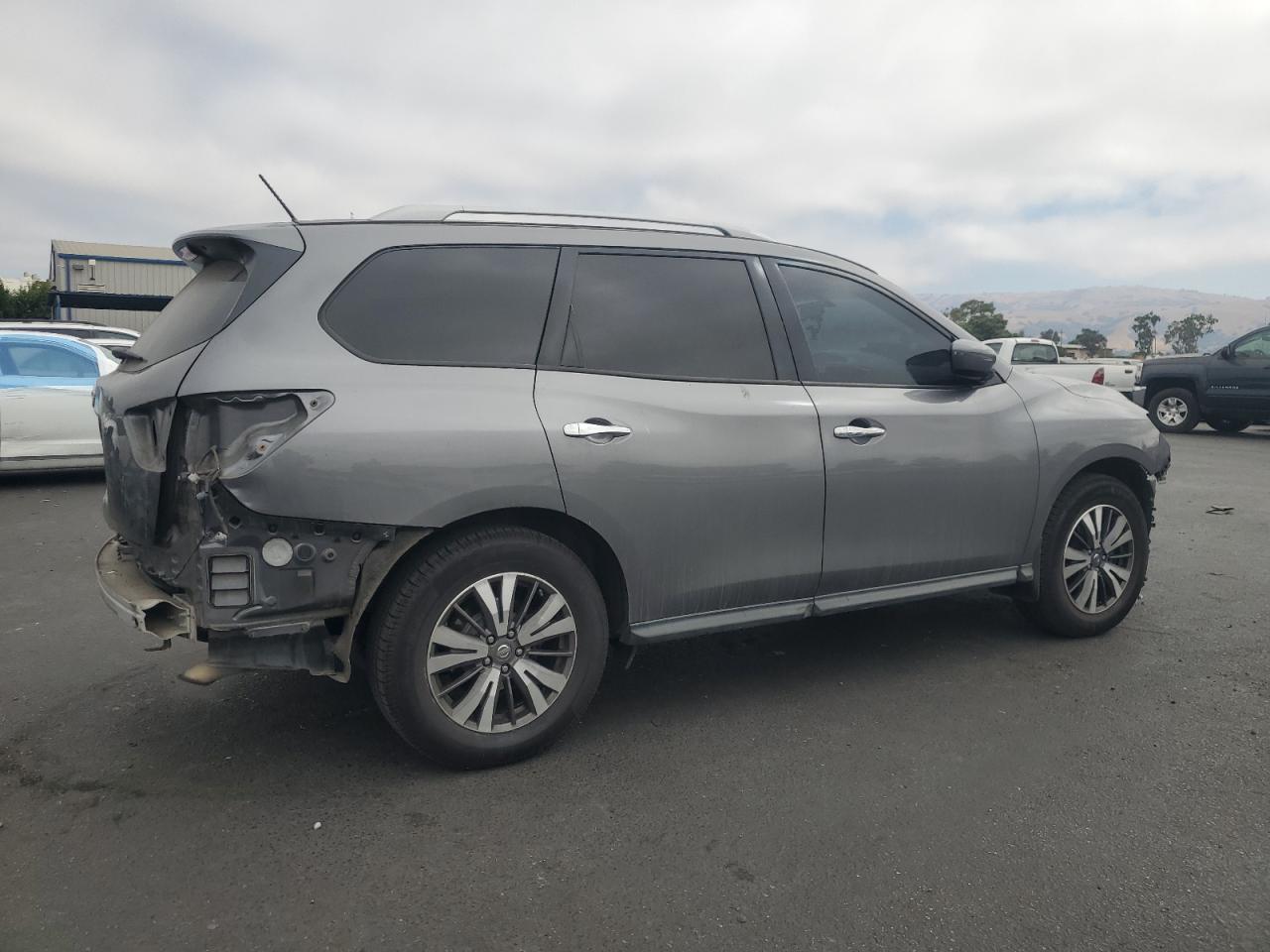 2017 Nissan Pathfinder S VIN: 5N1DR2MN0HC696728 Lot: 65025355