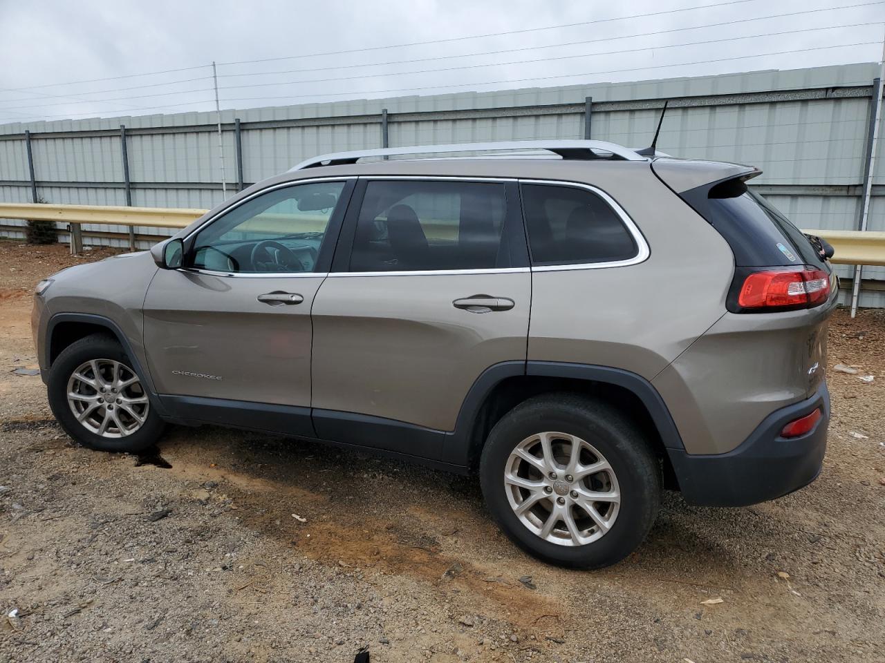 2016 Jeep Cherokee Latitude VIN: 1C4PJMCB3GW296283 Lot: 64851125