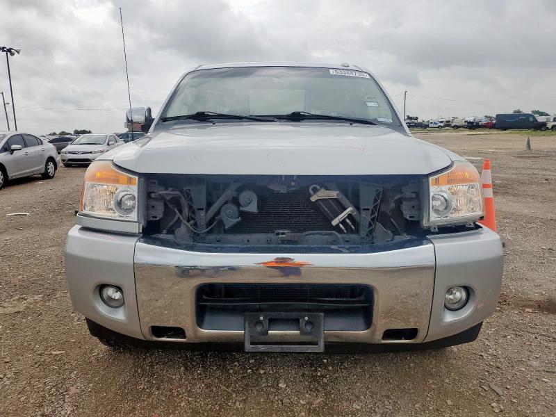 Pickups NISSAN TITAN 2013 Srebrny