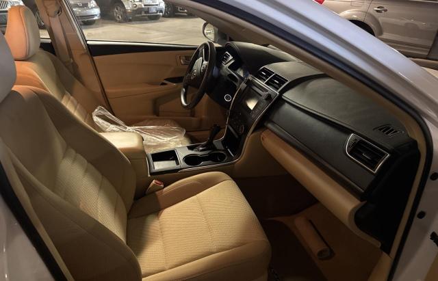 Sedans TOYOTA CAMRY 2017 Biały