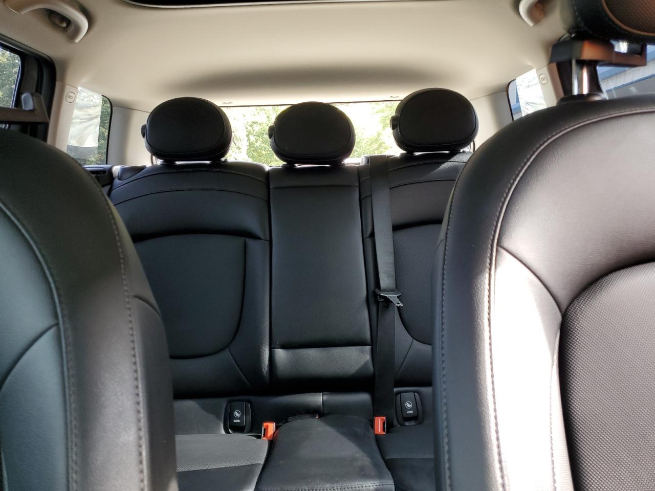 WMWLN5C34H2E33807 2017 Mini Cooper Clubman