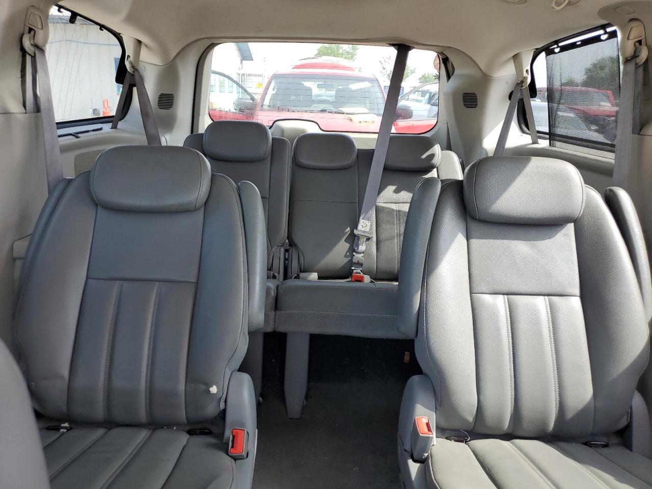 2010 Chrysler Town & Country Touring VIN: 2A4RR5D10AR162077 Lot: 63981245