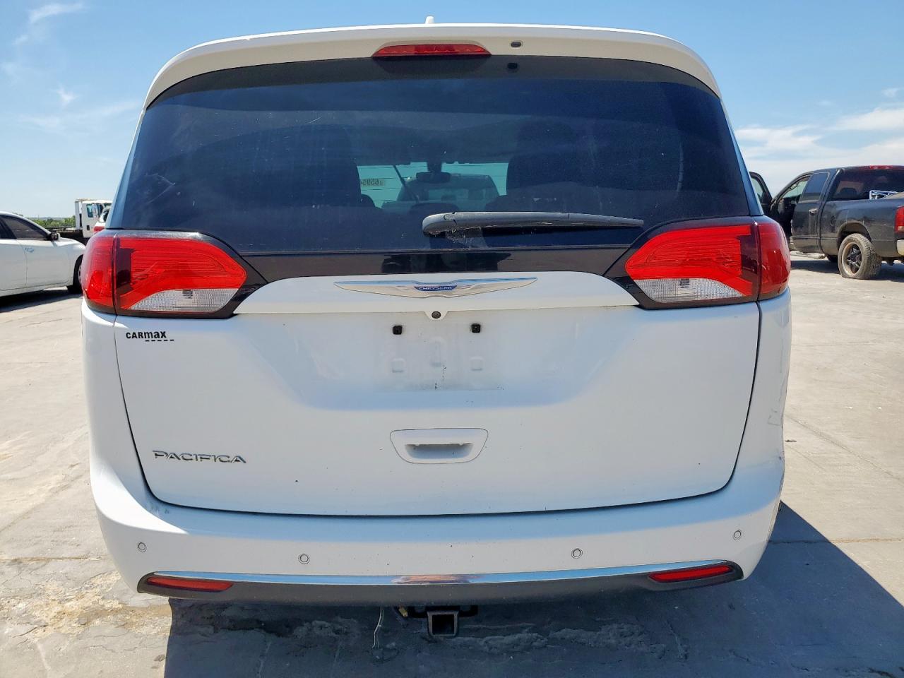 2018 Chrysler Pacifica Touring L VIN: 2C4RC1BG5JR113657 Lot: 65954015