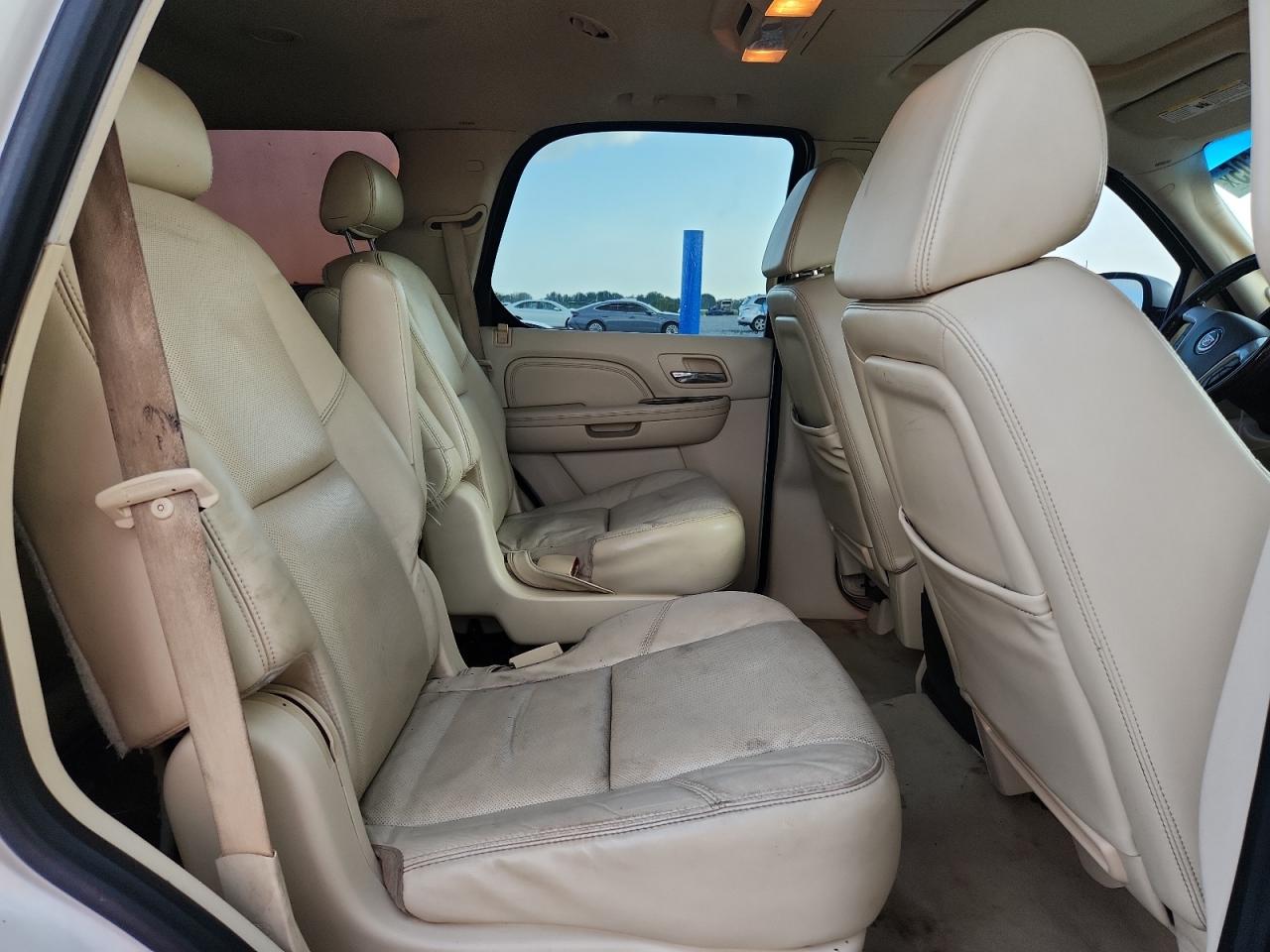 2008 Cadillac Escalade Luxury VIN: 1GYFK63848R238637 Lot: 63433605